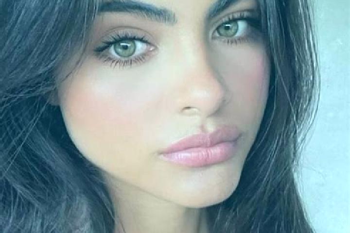 Lucy, 27, a brunette dark-eyed mixed companion based in Orcasur. Offering 69, BDSM, Massage. Available for incall and outcall, overnight bookings available.