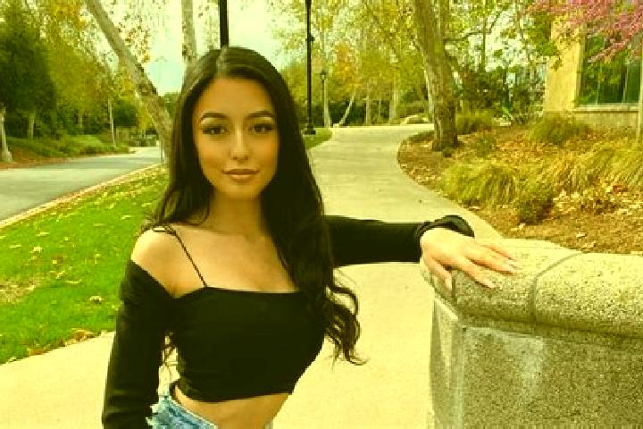 Lucy, 27 — Escort in Chelem, Mexico