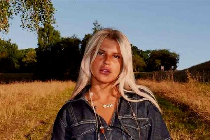Lucy, 27 — Escort in Ma arrat an Nu man, Syria