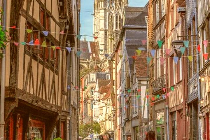 Lucy, 27 — Escort in Saint-Denis, Belgium