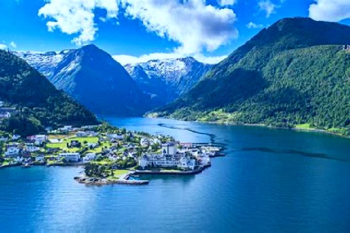 Lucy, 28 — Escort in Balestrand, Norway
