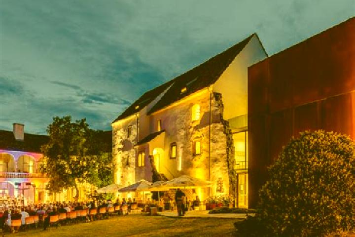 Lucy, 28 — Escort in Hofstaetten an der Raab, Austria
