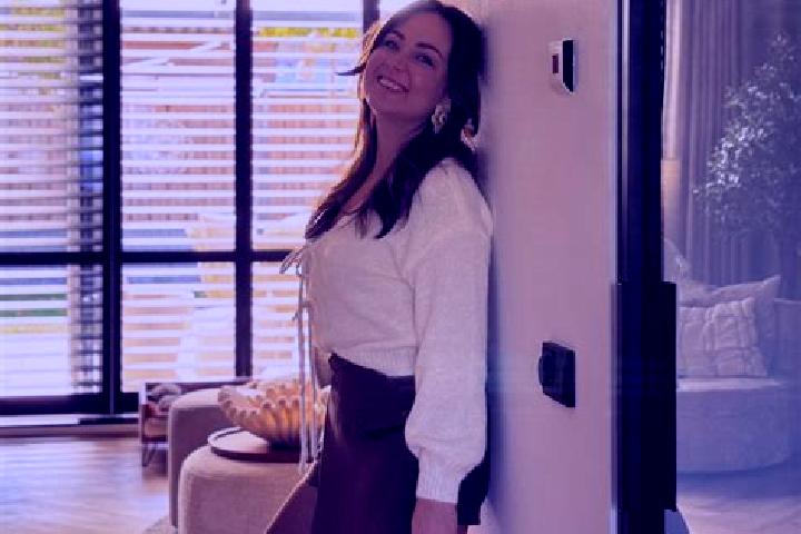 Lucy, 29 — Escort in Dingen, Germany