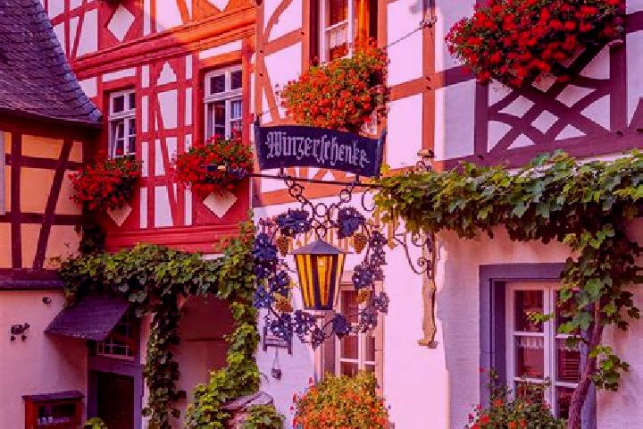 Lucy, 29 — Escort in Taferrot, Germany