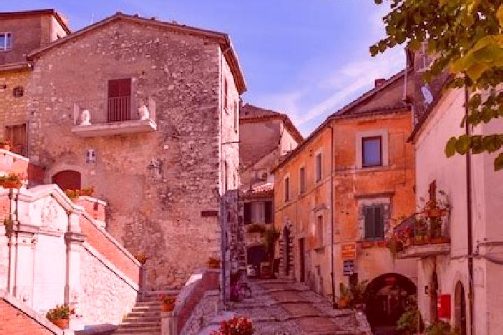 Lucy, 30 — Escort in Roccasecca dei Volsci, Italy