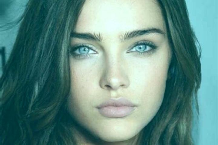 Lucy, 31, a brunette dark-eyed caucasian companion based in Kosy. Offering CIM, Fetish, GFE. Available for incall and outcall, overnight bookings available.