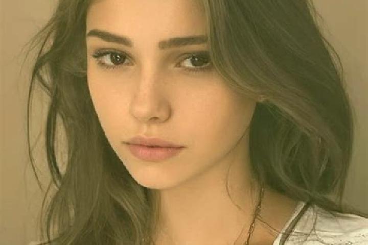 Lucy, 31, a chestnut dark-eyed slavic companion based in Awoingt. Offering Party Girl, Girlfriend Experience, BDSM, Erotic Massage, OWO. Available for incall...
