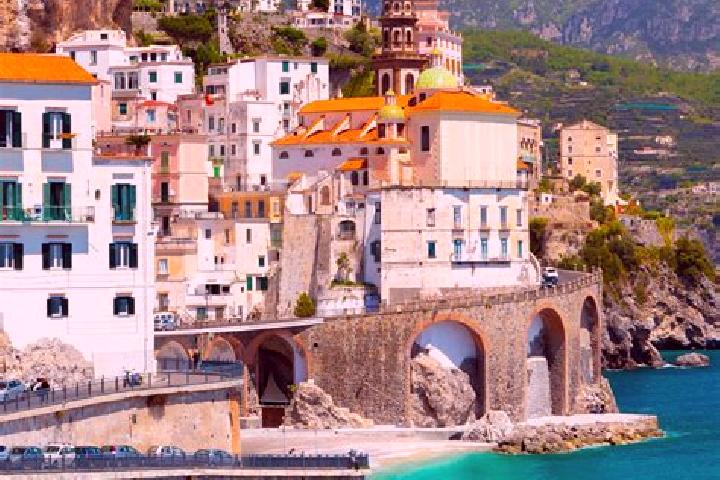 Lucy, 31 — Escort in Premana, Italy