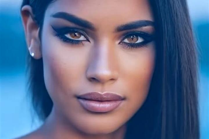Lucy, 32, a chestnut hazel-eyed latina companion based in Jatai. Offering Domination, A-Level, Tantra. Available for incall and outcall, overnight bookings a...