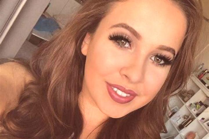 Lucy, 32, a dark blonde dark-eyed mediterranean companion based in Ciceroandia. Offering Tantra, Massage, CIM. Available for incall and outcall, overnight bo...