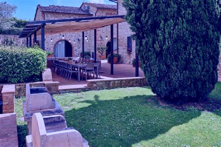 Lucy, 32, a red grey-eyed european companion based in Tavarnelle Val di Pesa. Offering Overnight, Striptease, Massage. Available for incall and outcall, day ...