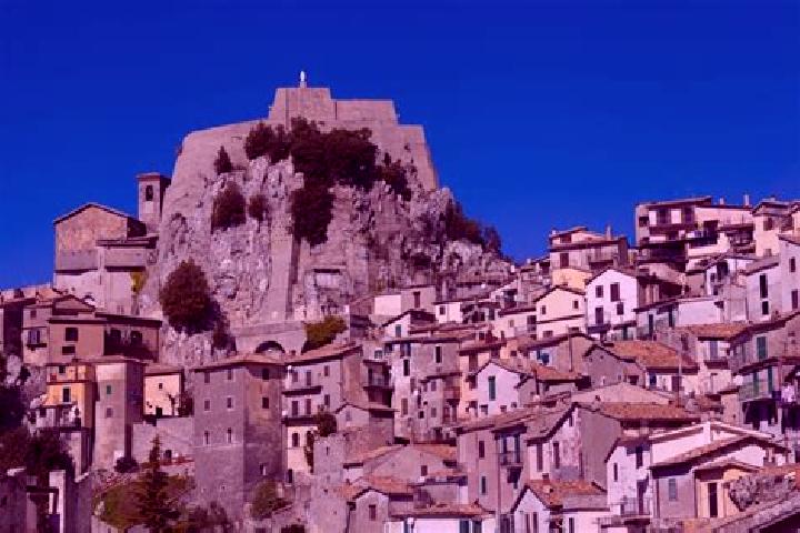 Lucy, 32 — Escort in Cervara di Roma, Italy