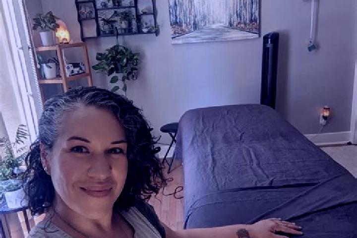 Lucy, 33, a chestnut dark-eyed caucasian companion based in Olaria. Offering GFE, 69, Couples, Massage. Available for incall and outcall, day and evening dates.