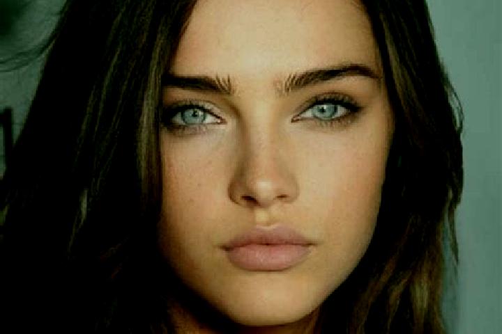Lucy, 34, a brunette blue-eyed middle eastern companion based in Velka Kras. Offering OWO, Striptease. Available for incall and outcall, day and evening dates.