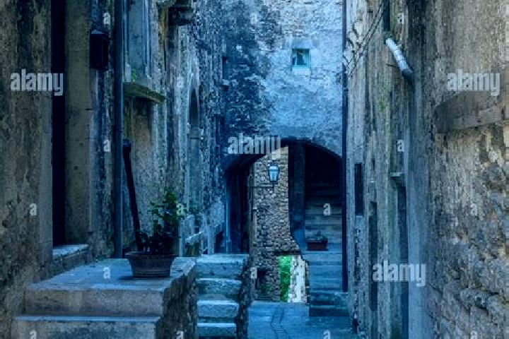 Lucy, 34 — Escort in Carapelle Calvisio, Italy