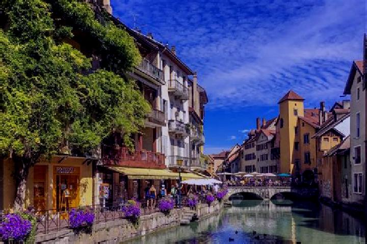 Lucy, 34 — Escort in Montroy, France