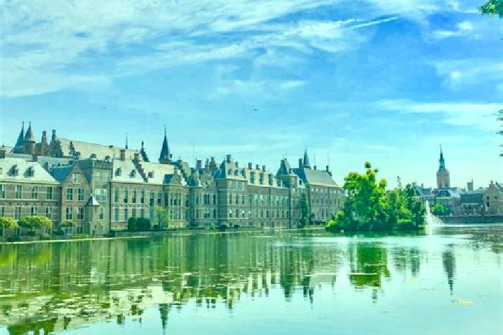 Lucy, 35 — Escort in De Hagen, Netherlands
