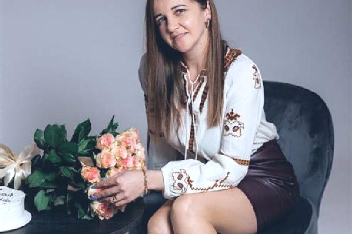 Lucy, 35 — Escort in Drahovo, Ukraine