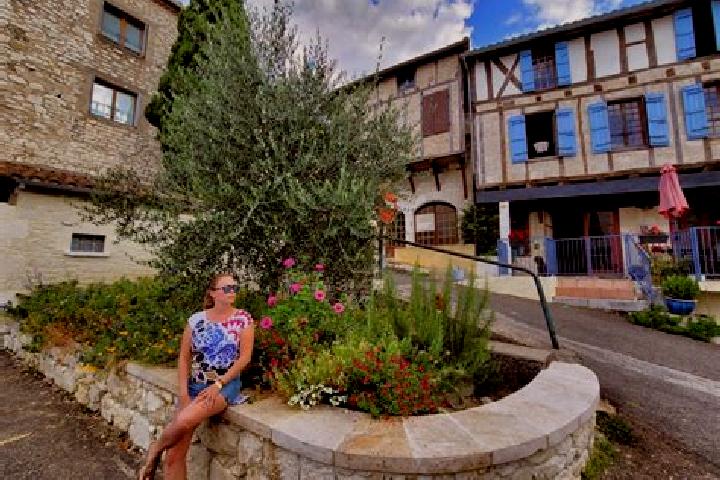 Lucy, 35 — Escort in Montaigu-de-Quercy, France
