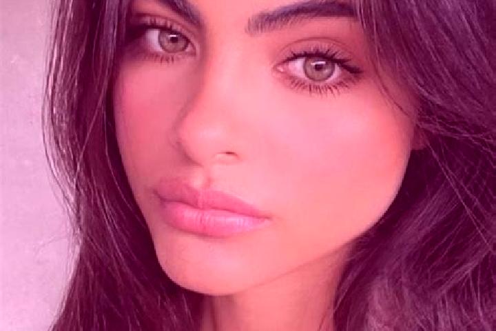 Lucy, 36, a brunette dark-eyed middle eastern companion based in Vaux-le-Penil. Offering Dinner Date, Deep French Kissing, Prostate Massage, Girlfriend Exper...