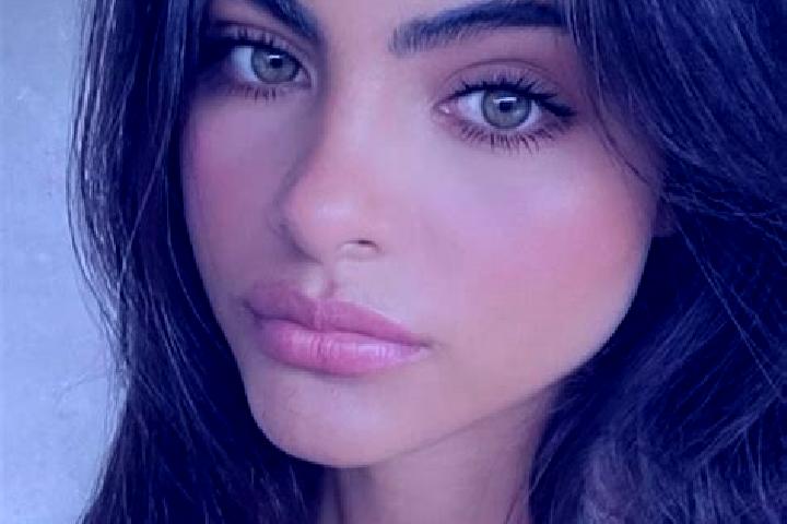 Lucy, 36, a brunette green-eyed caribbean companion based in Emporeio. Offering Duos, Fetish. Available for incall and outcall, day and evening dates.