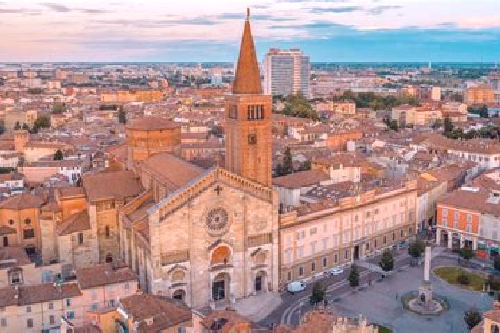 Lucy, 37 — Escort in Santa Giustina, Italy