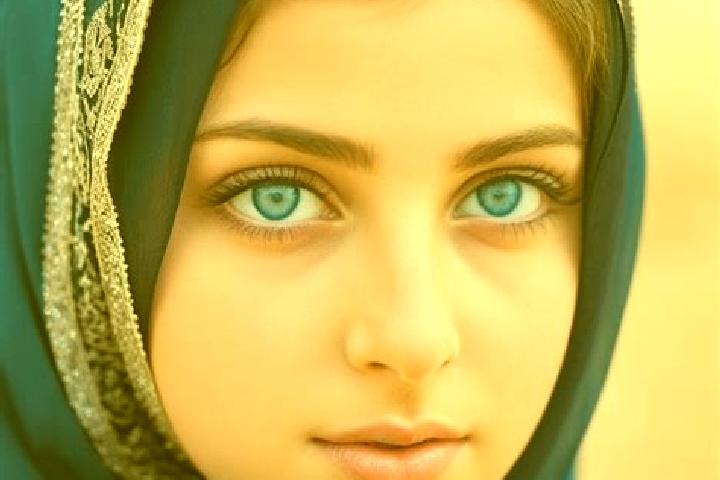 Lucy, 39, a blonde dark-eyed middle eastern companion based in Wajak. Offering Party Girl, Fetish. Available for incall and outcall, day and evening dates.