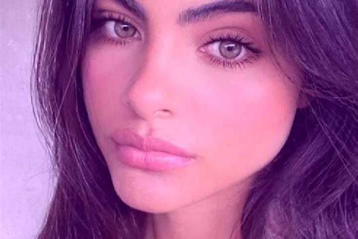 Lucy, 39, a brunette dark-eyed indian companion based in Tuxedo Park. Offering Couples, Striptease, Duos, CIM, Erotic Massage. Available for incall and outca...