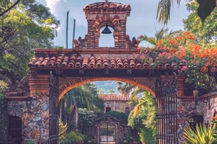 Lucy, 39 — Escort in Hacienda de Cabanas, Mexico