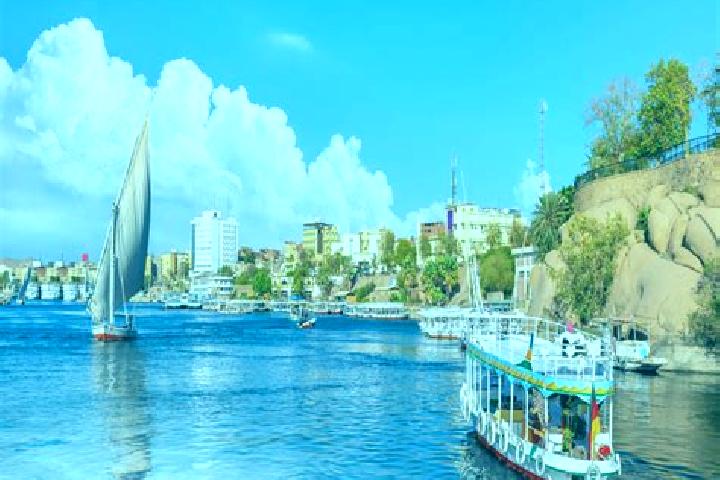 Lucy, 39 — Escort in Juhaynah, Egypt