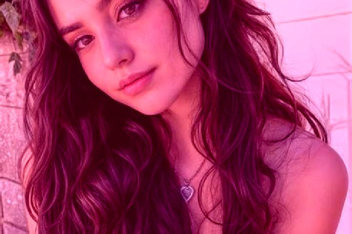Luna, 20, a auburn hazel-eyed asian companion based in Niederwallmenach. Offering GFE, Erotic Massage, OWO, Tantra, Overnight. Available for incall and outca...