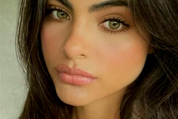 Luna, 20, a black hazel-eyed middle eastern companion based in Vilhena. Offering OWO, Tantra, Striptease. Available for incall and outcall, overnight booking...