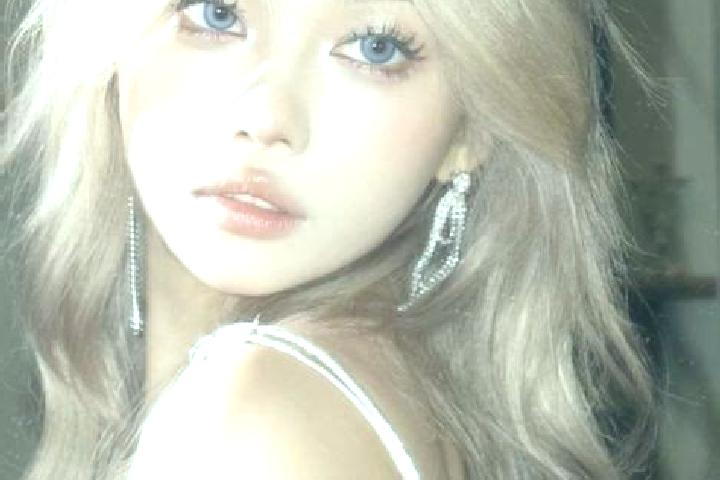 Luna, 20, a blonde blue-eyed asian companion based in Bochechky. Offering OWO, Fetish, Couples. Available for incall and outcall, day and evening dates.