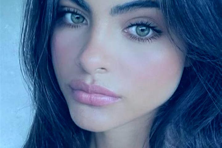 Luna, 20, a red brown-eyed indian companion based in Saint-Bruno-de-Guigues. Offering Roleplay, Erotic Massage, Fetish. Available for incall and outcall, day...