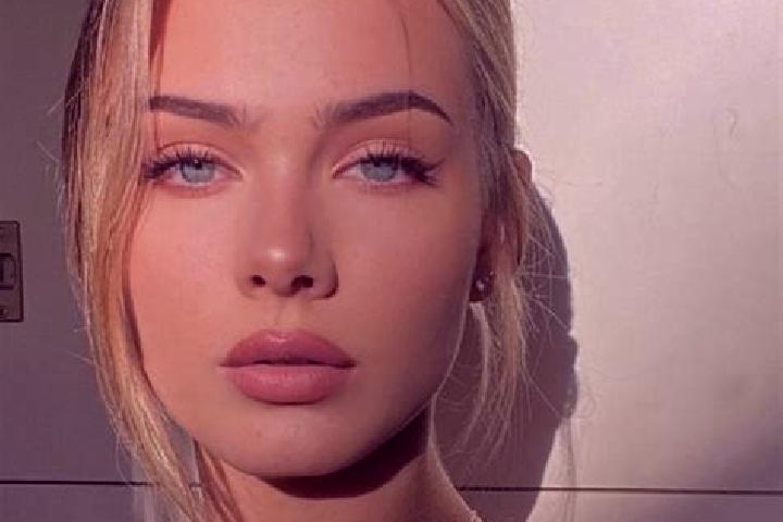 Luna, 20, a red grey-eyed european companion based in Campo Pequeno. Offering GFE, Domination. Available for incall and outcall, overnight bookings available.
