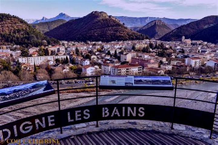 Luna, 20 — Escort in Digne-les-Bains, France
