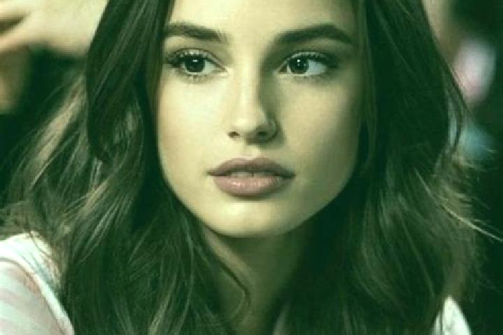 Luna, 21, a brunette brown-eyed middle eastern companion based in Zhangwan. Offering Dinner Date, Party Girl, Domination, Overnight. Available for incall and...