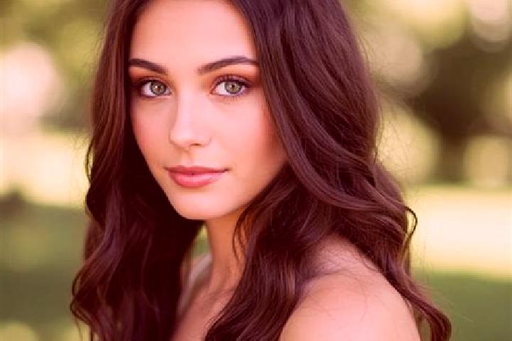 Luna, 21, a brunette hazel-eyed european companion based in Cimara. Offering Duos, Tantra, Erotic Massage, Deep French Kissing. Available for incall and outc...