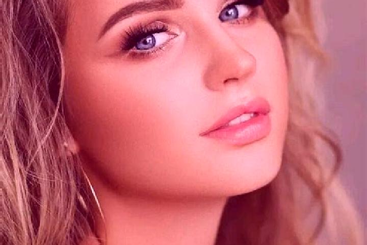 Luna, 21, a dark blonde blue-eyed mediterranean companion based in Cisano Bergamasco. Offering Striptease, A-Level, Domination, GFE. Available for incall and...