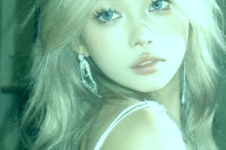 Luna, 21, a platinum blonde grey-eyed asian companion based in Lipscomb. Offering Domination, Duos. Available for incall and outcall, day and evening dates.