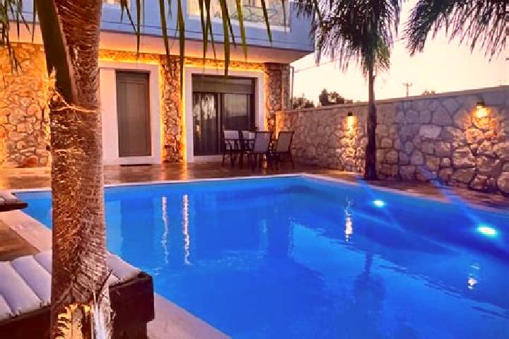 Luna, 21 — Escort in Kremasti, Greece