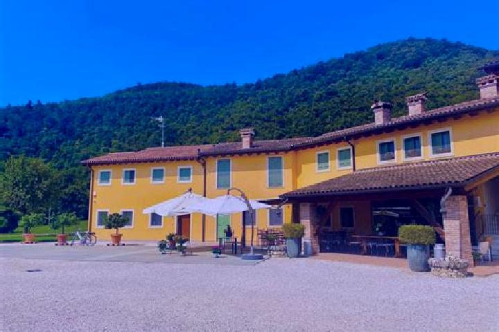 Luna, 21 — Escort in Montirone, Italy