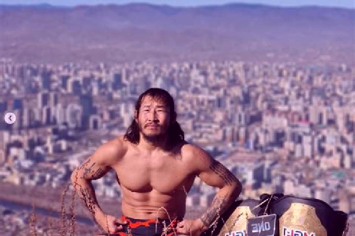 Luna, 21 — Escort in Orgil, Mongolia