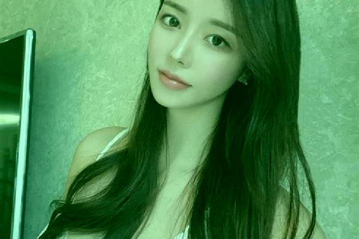 Luna, 21 — Escort in Xiaohekou, China