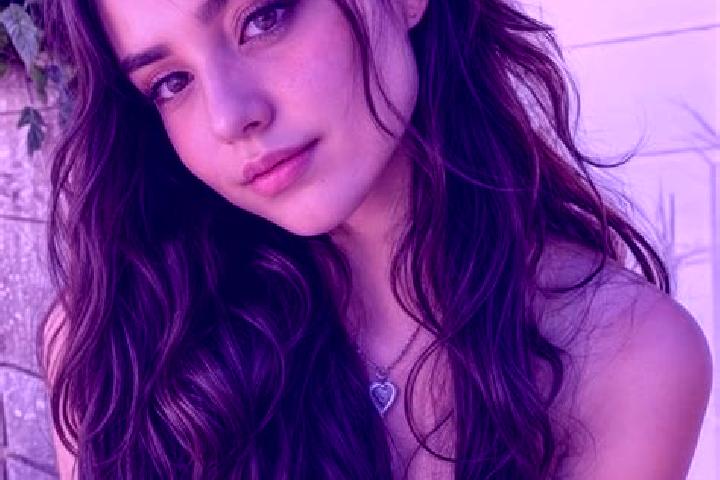 Luna, 22, a auburn hazel-eyed latina companion based in Quiriquire. Offering Domination, Couples, Girlfriend Experience, BDSM. Available for incall and outca...