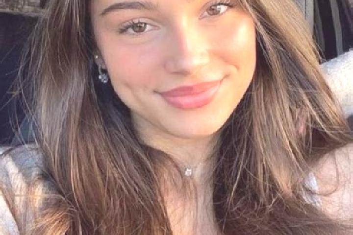 Luna, 22, a brunette hazel-eyed indian companion based in Montcet. Offering Striptease, Couples, Travel Companion, Duos, A-Level. Available for incall and ou...