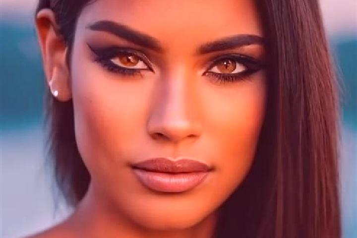 Luna, 22, a chestnut amber-eyed latina companion based in Witu. Offering Girlfriend Experience, Massage. Available for incall and outcall, overnight bookings...