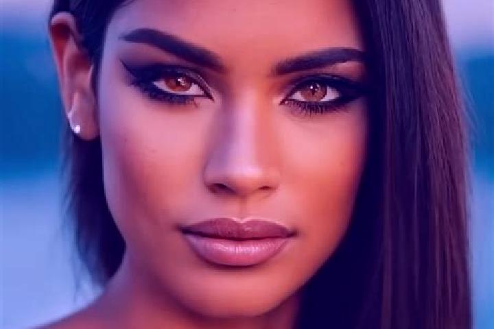 Luna, 22, a red brown-eyed latina companion based in Rahon. Offering Striptease, Overnight, Prostate Massage. Available for incall and outcall, day and eveni...