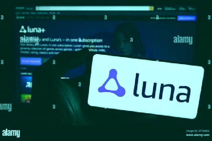 Luna, 22 — Escort in Comlausa, Romania