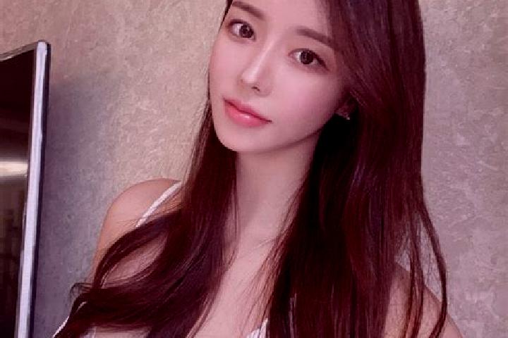 Luna, 22 — Escort in Dafasi, China
